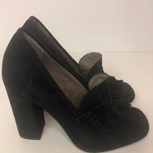 Levity “Naomi” size 6 leather heeled loafer